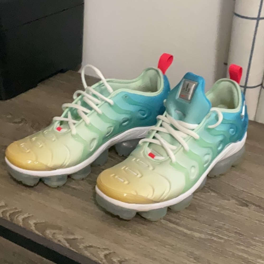 Nike Air Vapormax Plus - Picture 2 of 8